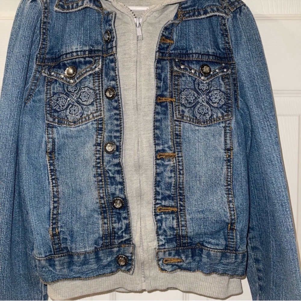 Jean jacket - Picture 2 of 9